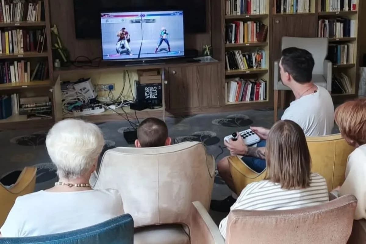 French Nursing Home Hosts Street Fighter Tournament Pairing Seniors With Young Players